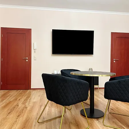 Appartamento Quartier Victoria - Exklusives Souterrain-studio Am Goethepark Mit Kueche *